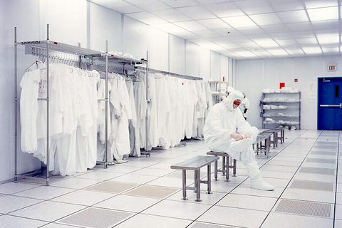 cleanroom gowning room