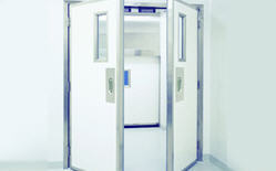 Swinging clean room doors