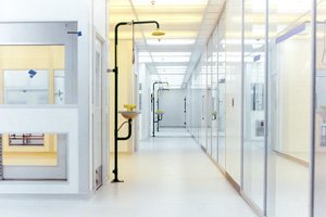 wall partitions in a cleanroom